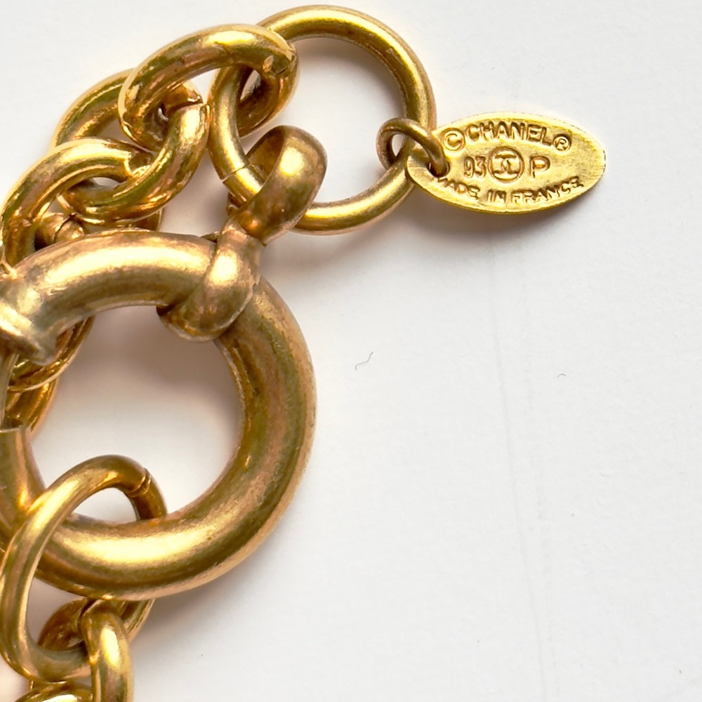 CHANEL Vintage 1993 Gold Plated Logo Medallion Chain Necklace 27”, CC logo 3” - Picture 5 of 10